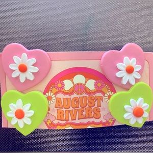 AUGUST RIVERS Heart Earrings nwot